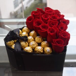 Corazón de rosas y chocolate ferrero rocher